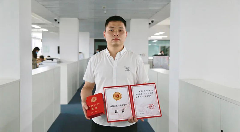 开云网页版页面药业古兴云荣获"成都市五一劳动奖章"！