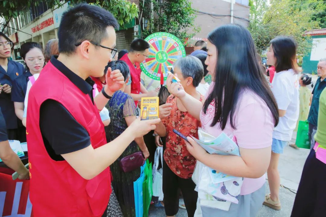开云网页版页面开展“绿水青山就是金山银山”主题公益活动